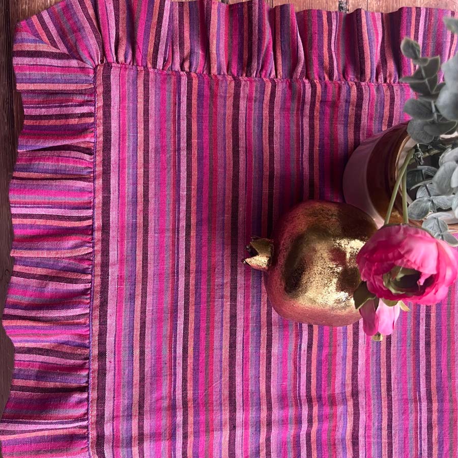 Pink striped placemats with ruffles